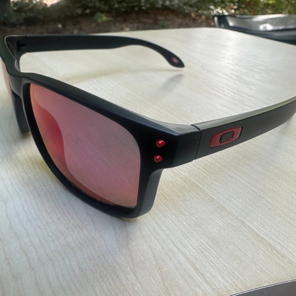 POLARIZED Oakleys HOLBROOK black with red frames BRAND NEW with case - Picture 1 of 7